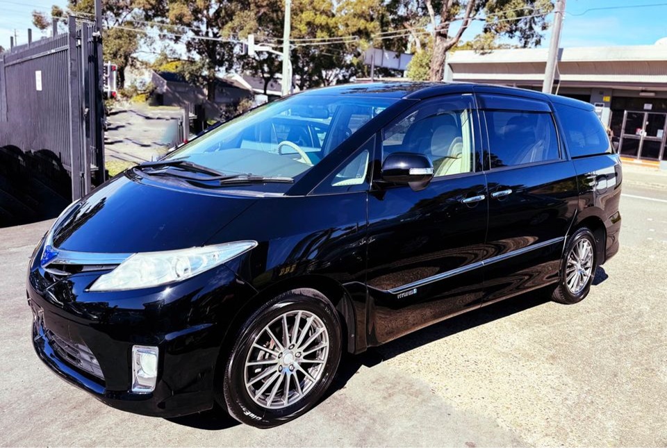 toyota-estima-hybrid-black
