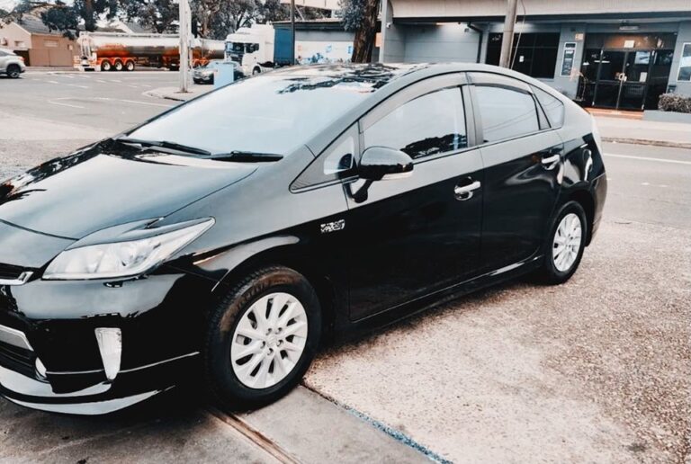 toyota-prius-black-2013