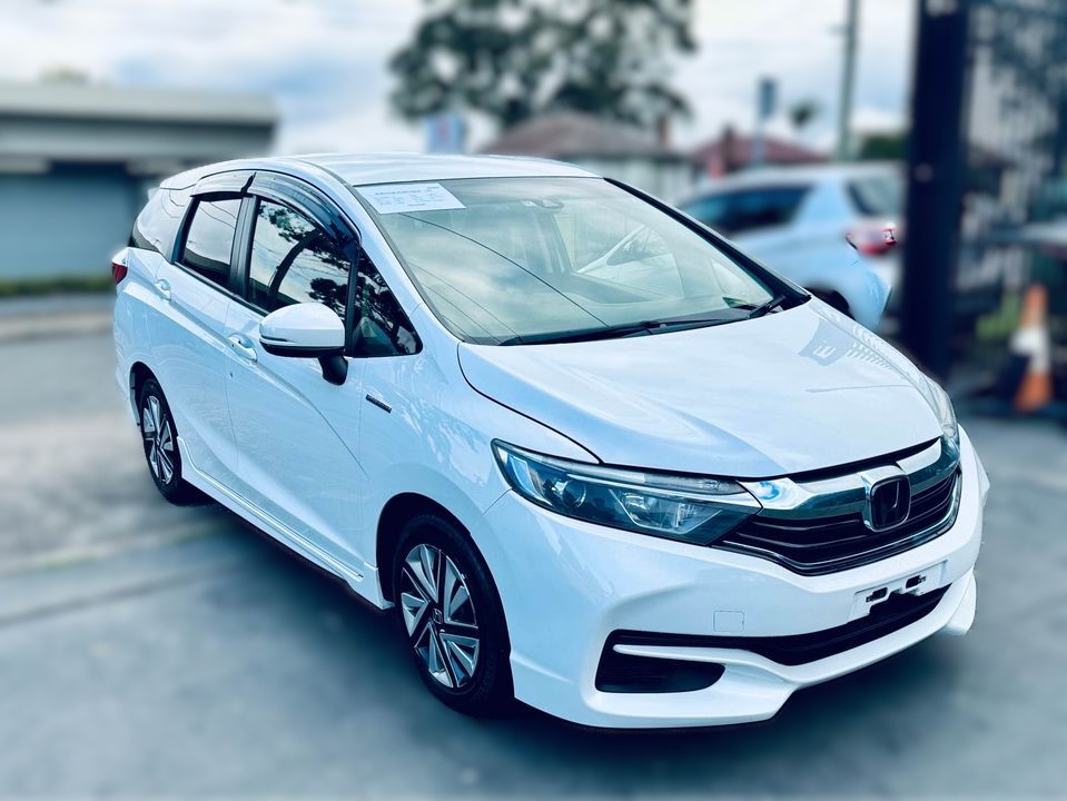 honda-shuttle-white-hybrid-1