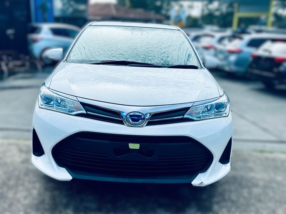 toyota-axio-white-2018-5