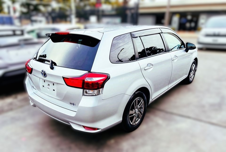 toyota-fielder-hybrid-2019-3
