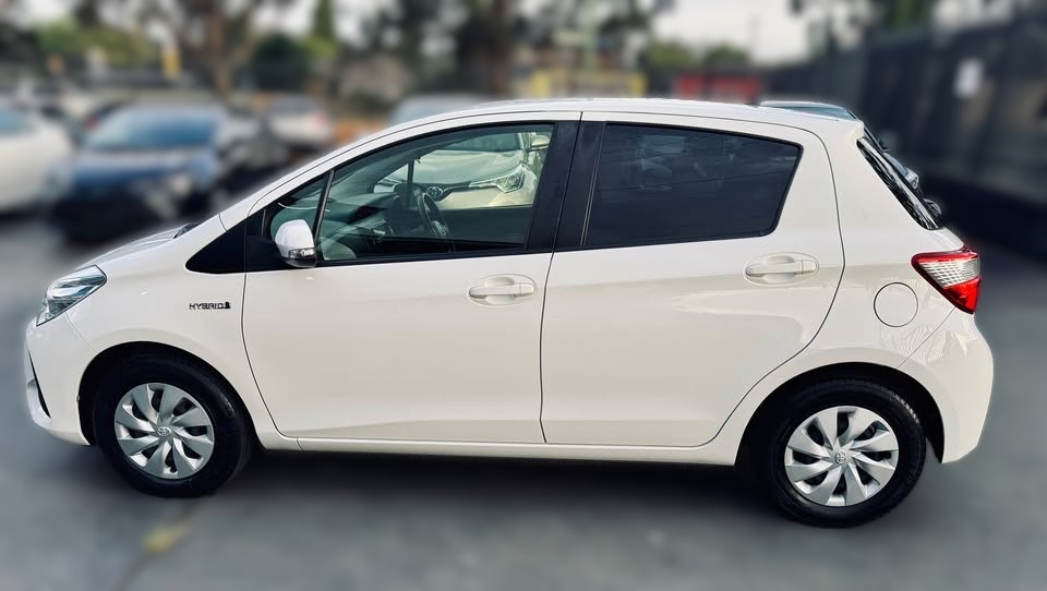 2019-toyota-vitz-1