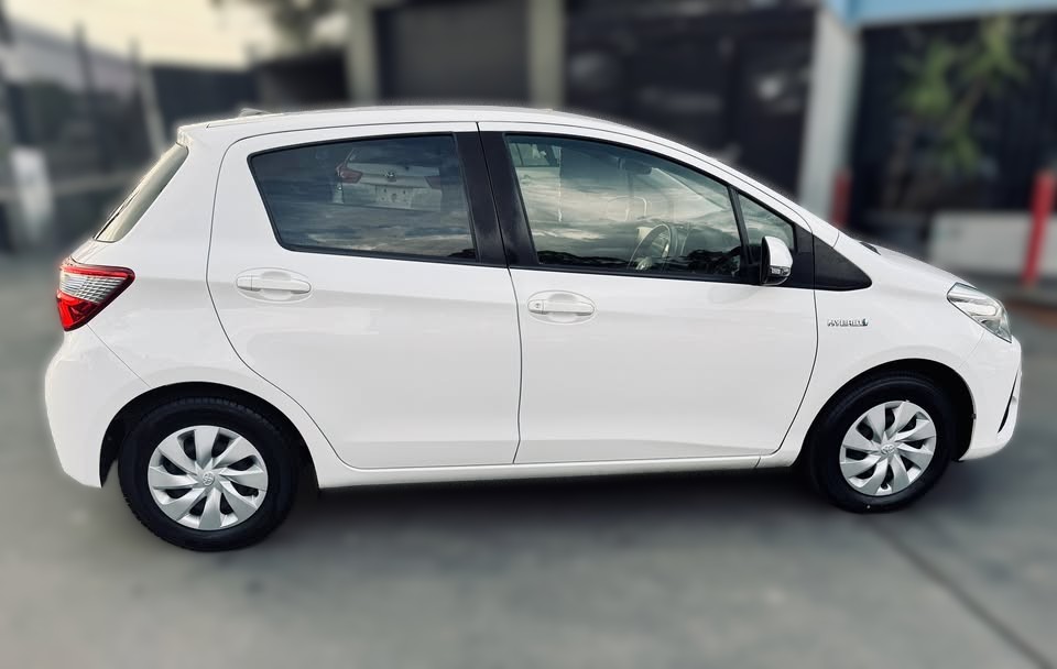2019-toyota-vitz-2