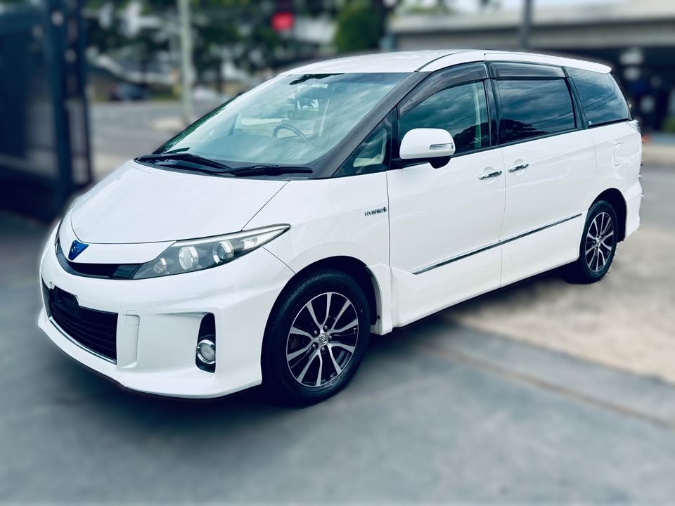 2013-toyota-estima-aeras-hybrid-2