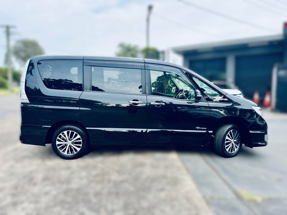 2015-nissan-serena-hybrid-1