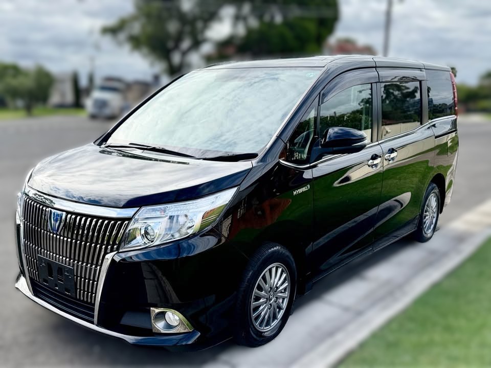 2015-toyota-esquire-hybrid-1