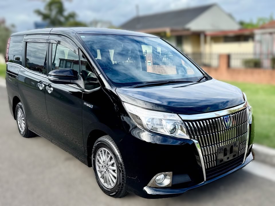2015-toyota-esquire-hybrid-2