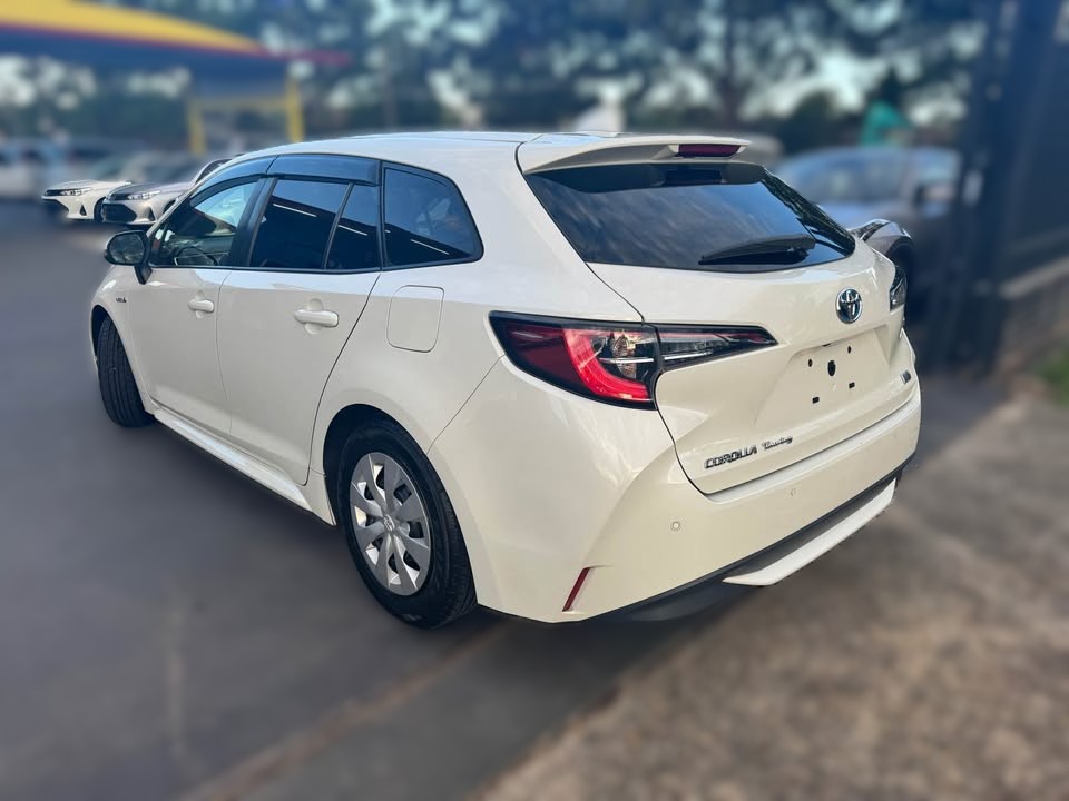 2019-toyota-touring-hybrid-1