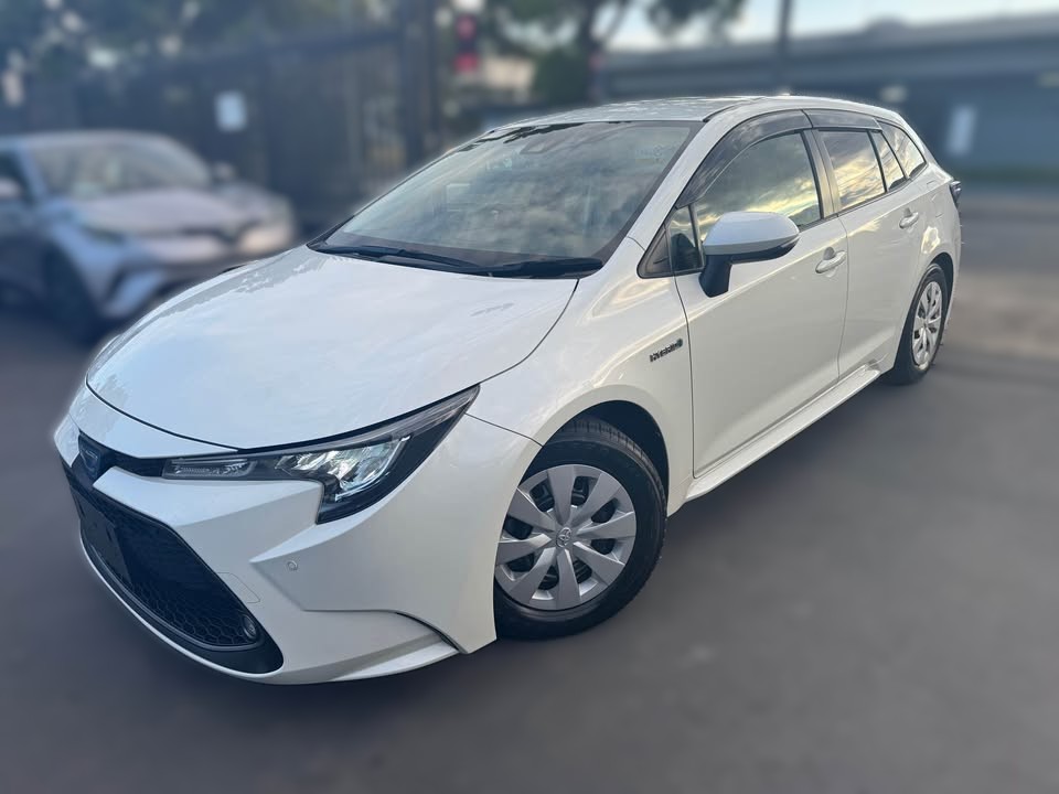 2019-toyota-touring-hybrid-2