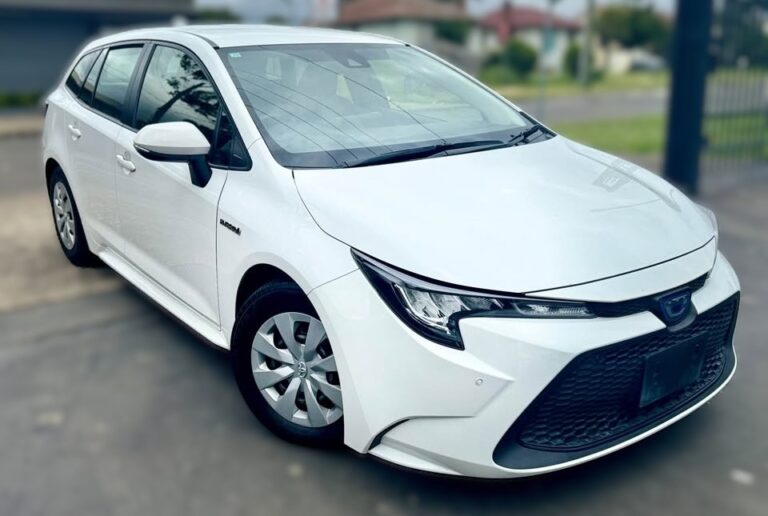 2019-toyota-touring-hybrid2