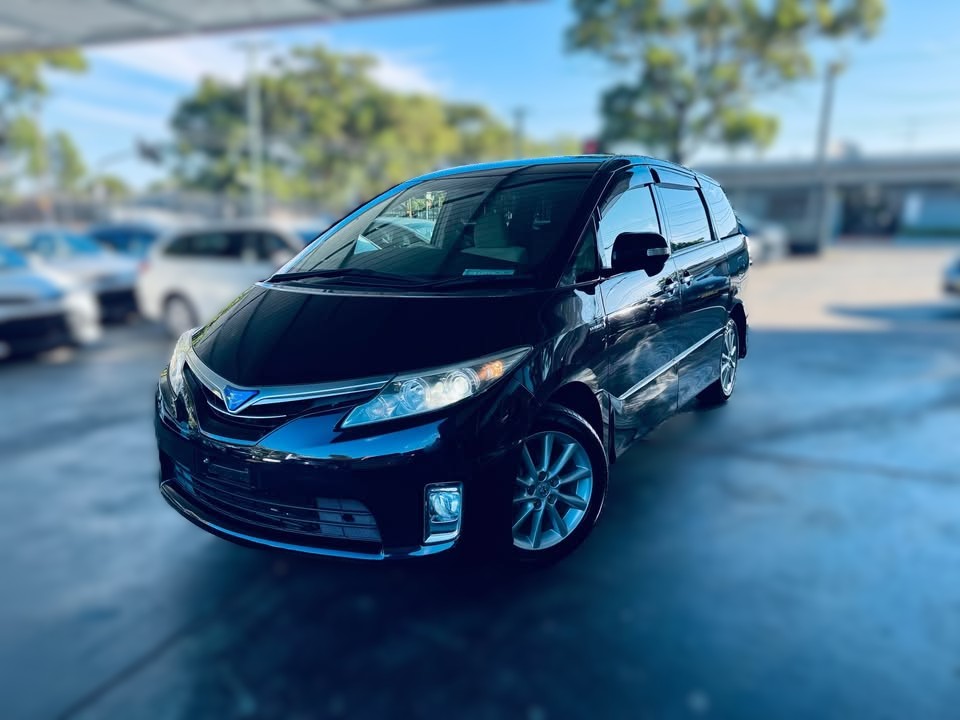 2013-toyota-estima-hybrid-2