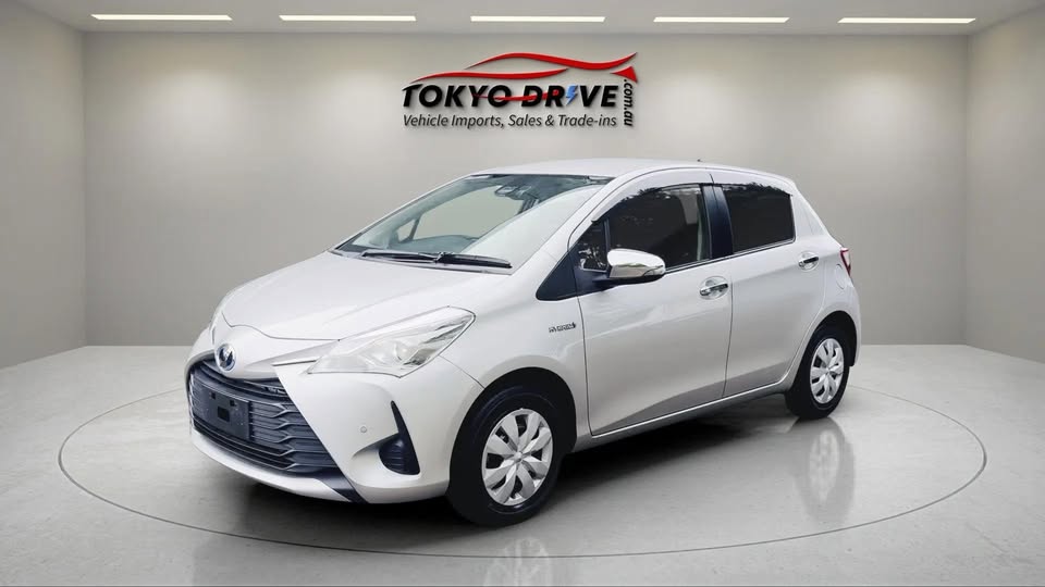 2018-toyota-vitz-hybrid-1
