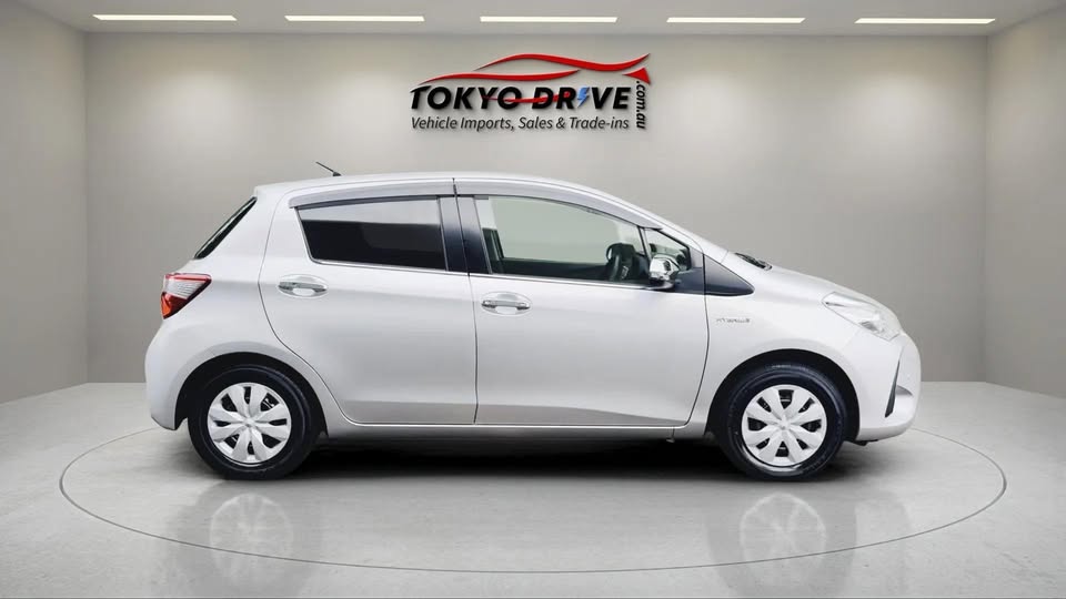 2018-toyota-vitz-hybrid-2