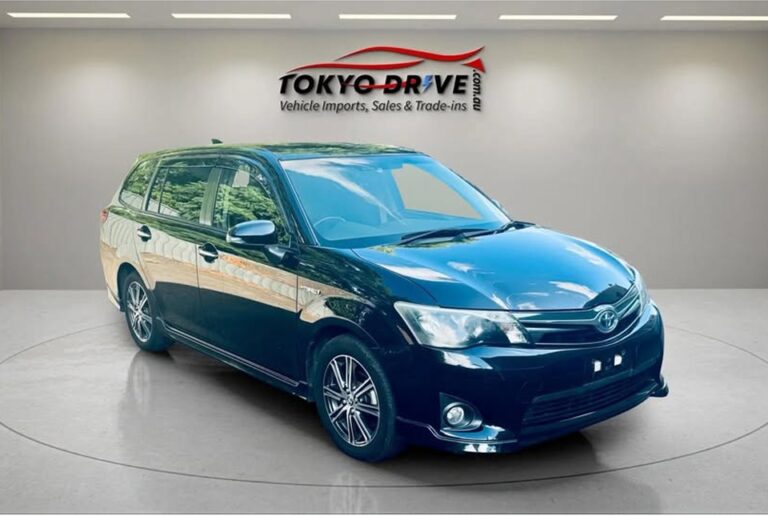 2013-toyota-corolla-fielder-wxb1