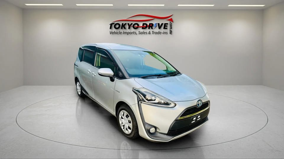 2015-toyota-sienta-hybrid-1