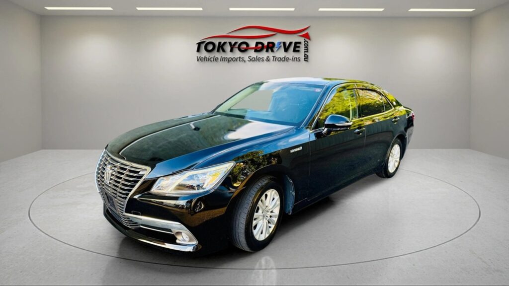 T0078-2014-toyota-crown-hybrid-2