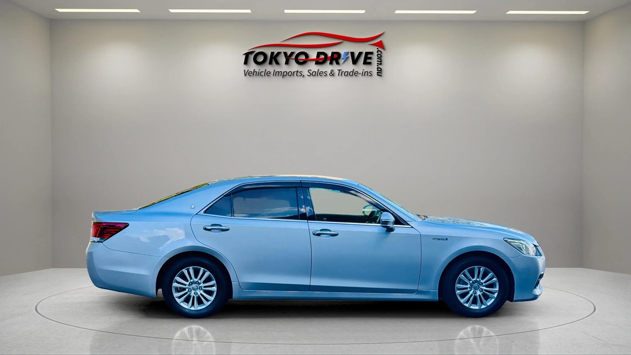 T0079-2014-toyota-crown-hybrid-1