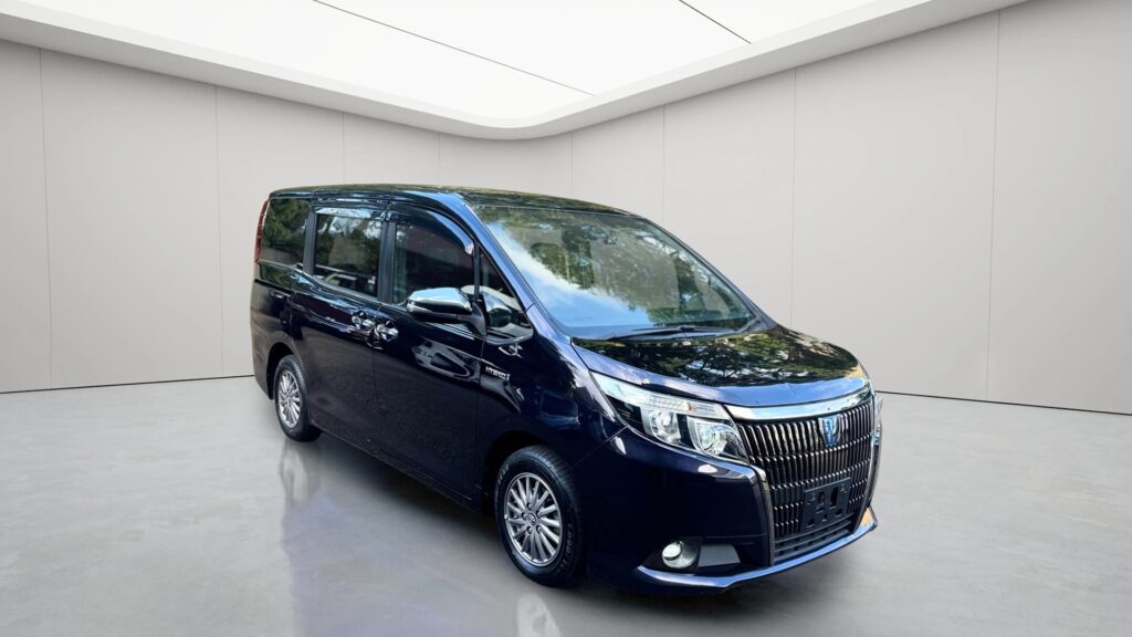 T0080-2016-toyota-esquire-hybrid-2