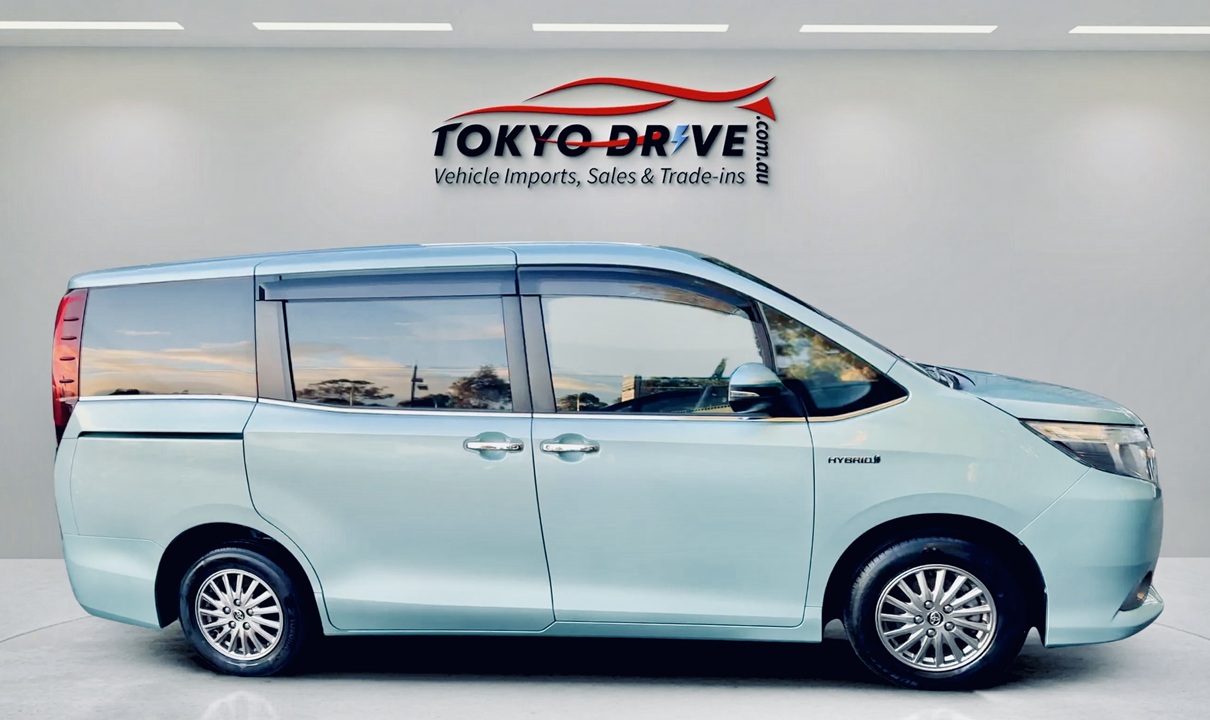T0083_2016-toyota-esquire-hybrid-1