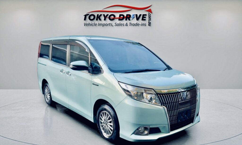 T0083_2016-toyota-esquire-hybrid-2