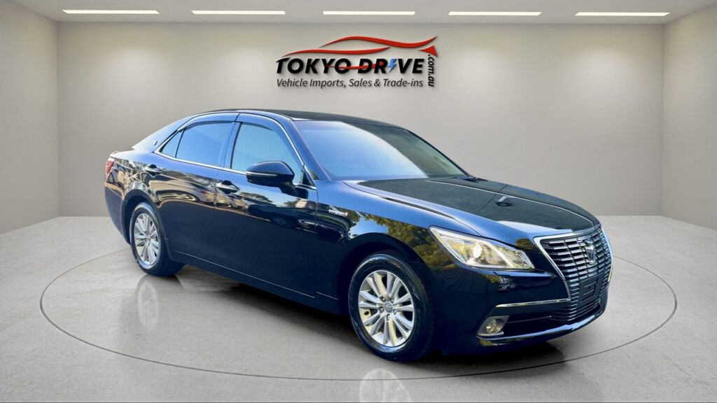 T0084-2015-toyota-crown-hybrid-2