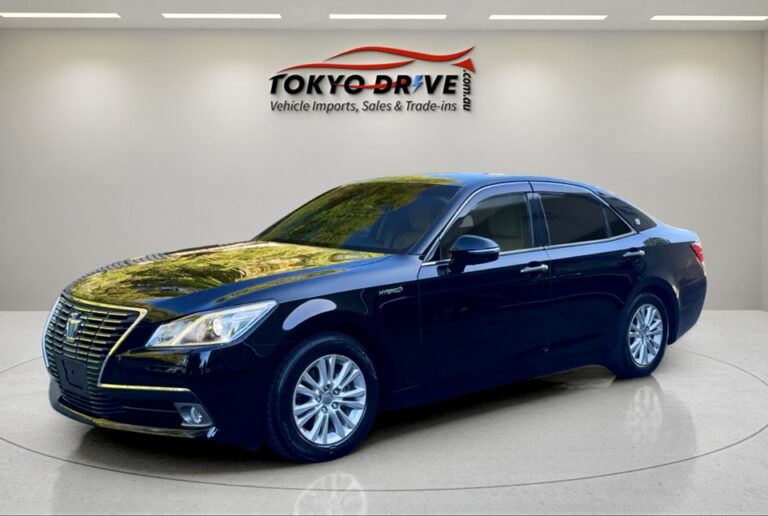 T0084-2015-toyota-crown-hybrid