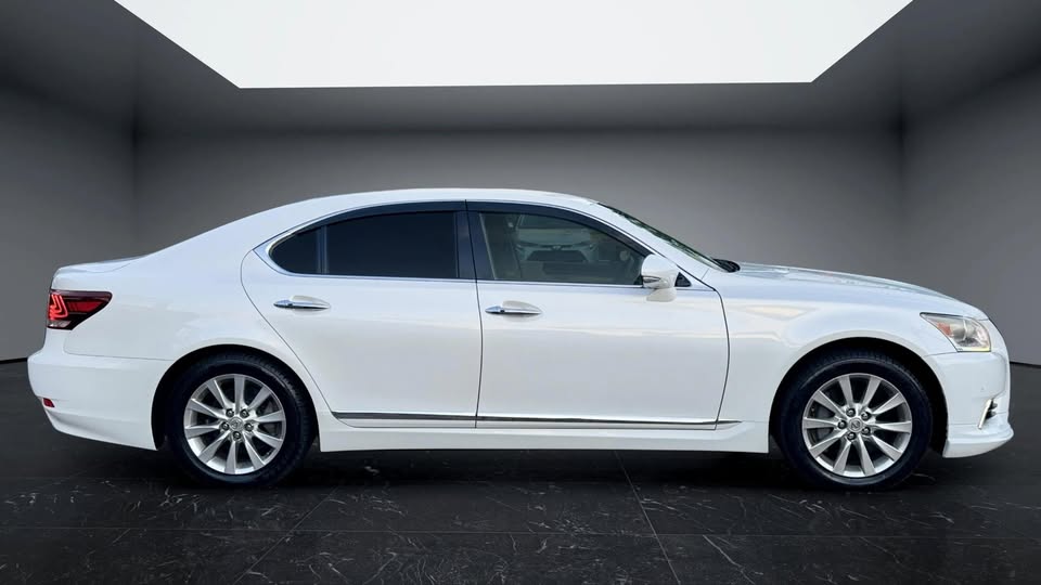 T0089-2013-lexus-ls460-awd-1