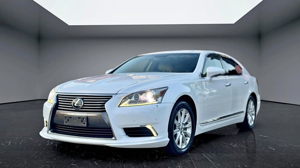 T0089-2013-lexus-ls460-awd-2
