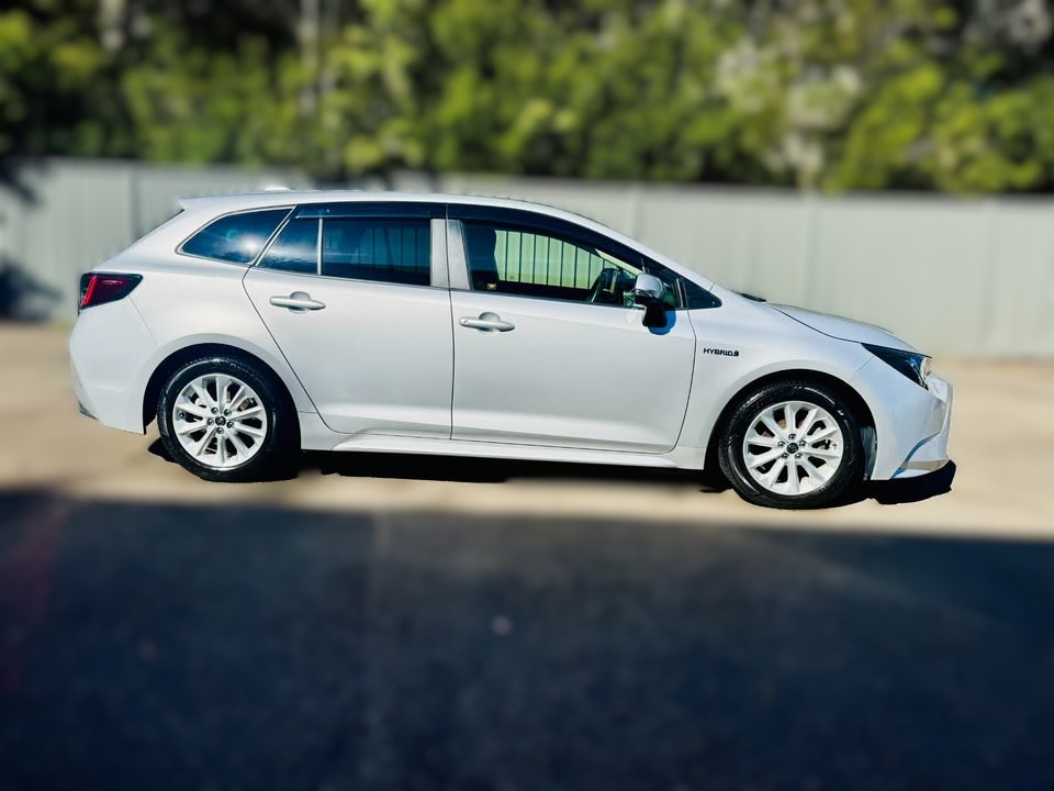 T0094-2020-toyota-corolla-touring-4wd-hybrid-1