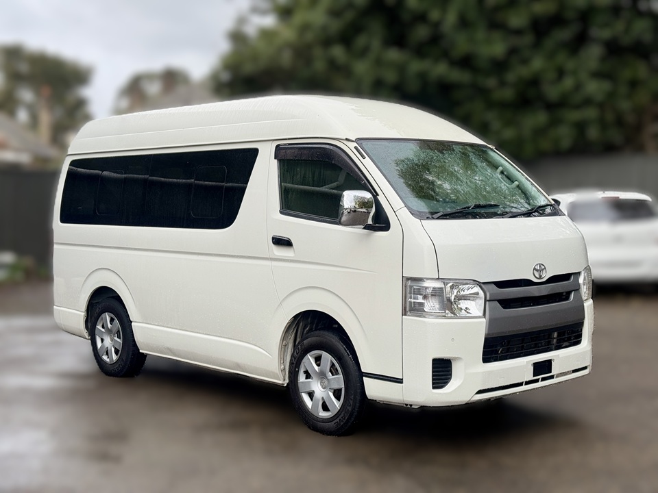 T0068-2015-toyota-hiace-2