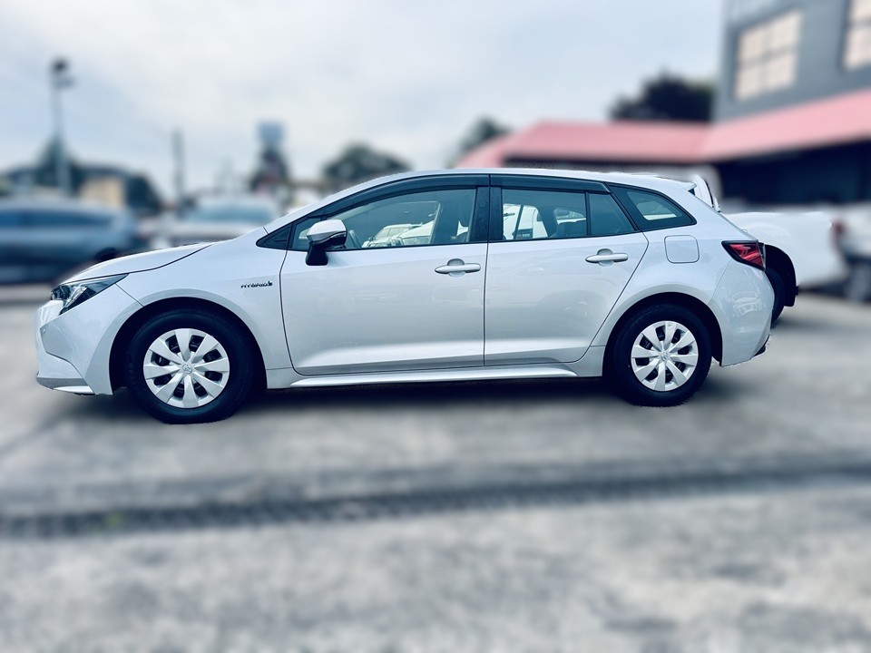 T102-2020-toyota-touring-hybrid-2