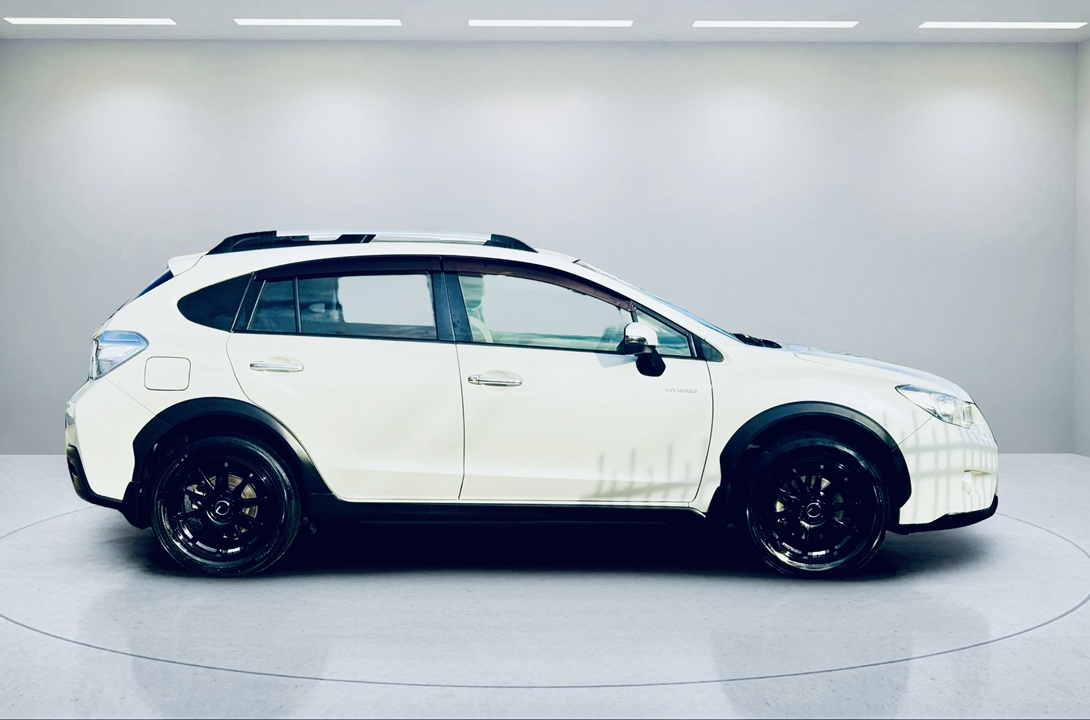 T103-2014-subaru-xv-hybrid-1