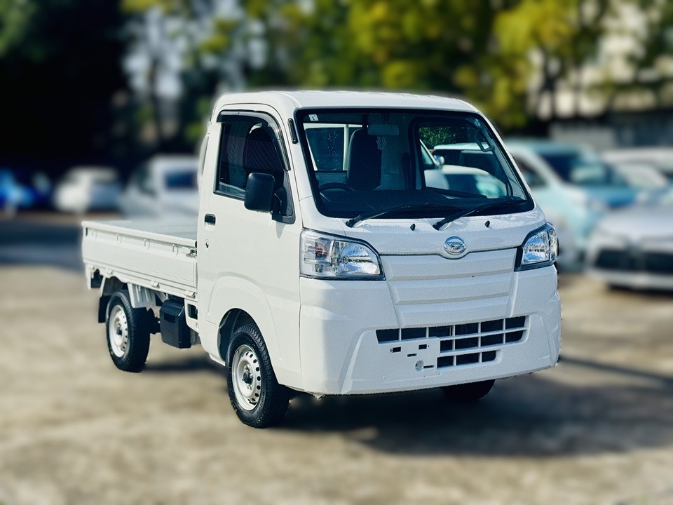 T104-2022-daihatsu-hijet-truck-2
