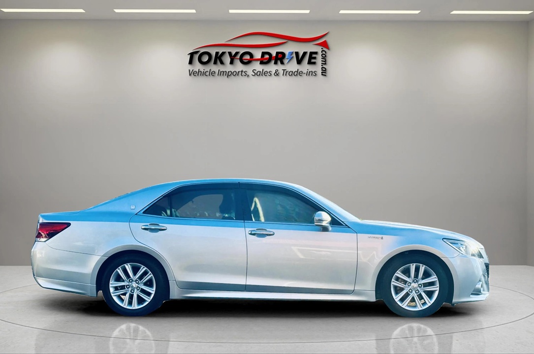 T114-2014-toyota-crown-athlete-1