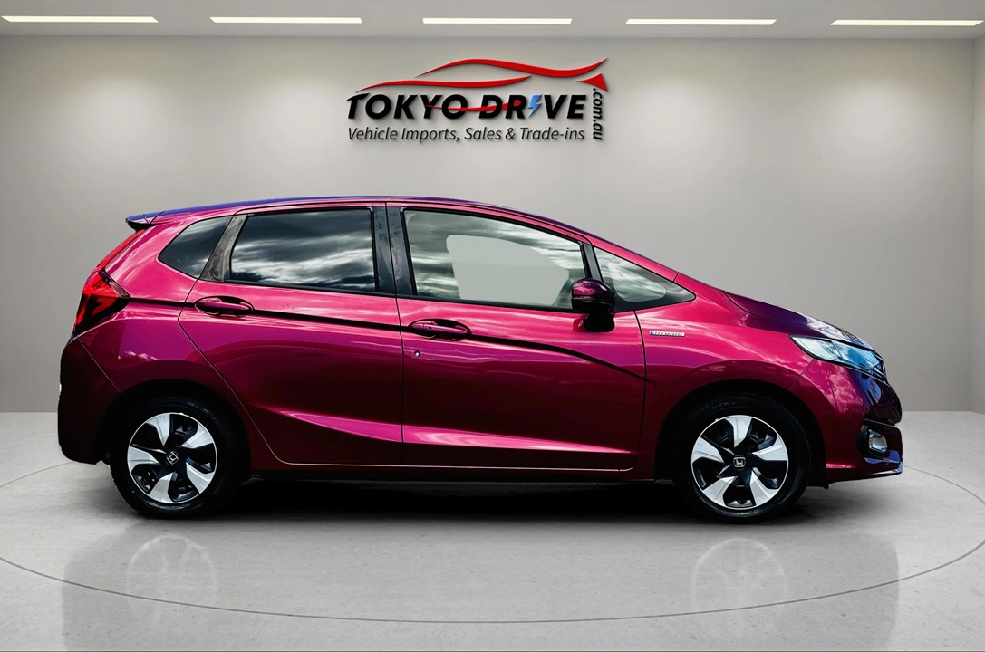 T117-2017-honda-fit-hybrid-1