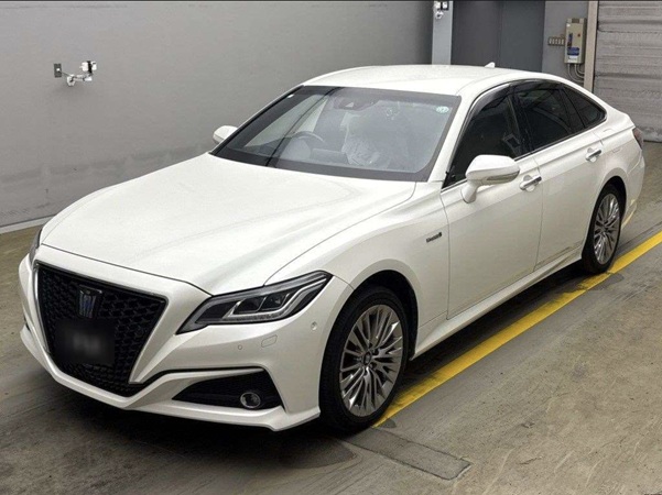 T131-2013-toyota-crown