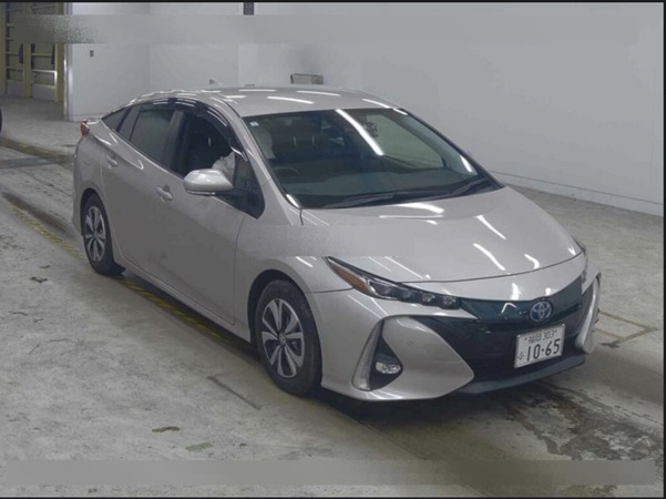 T134-2023-toyoa-prius-hybrid