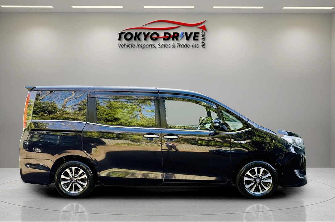 T124-2018-toyota-esquire-gi-hybrid-1