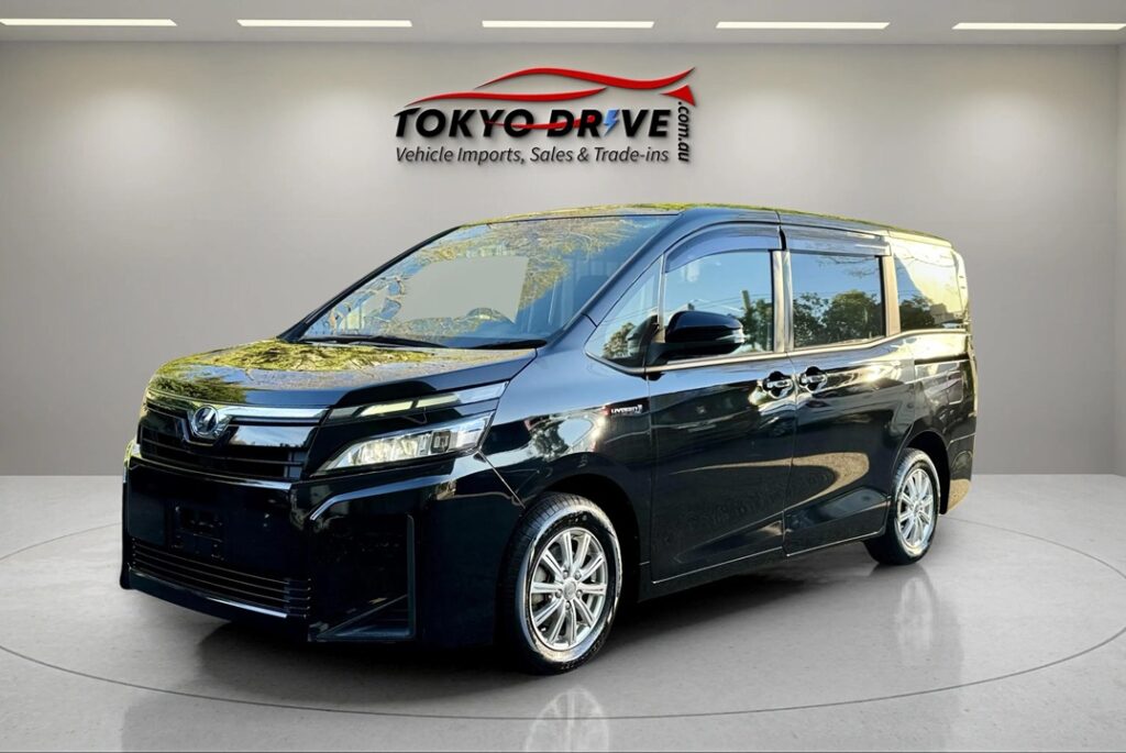 T125-2018-toyota-voxy-hybrid-x-2