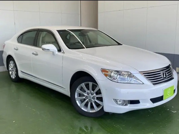 T152-2011-lexus-ls460