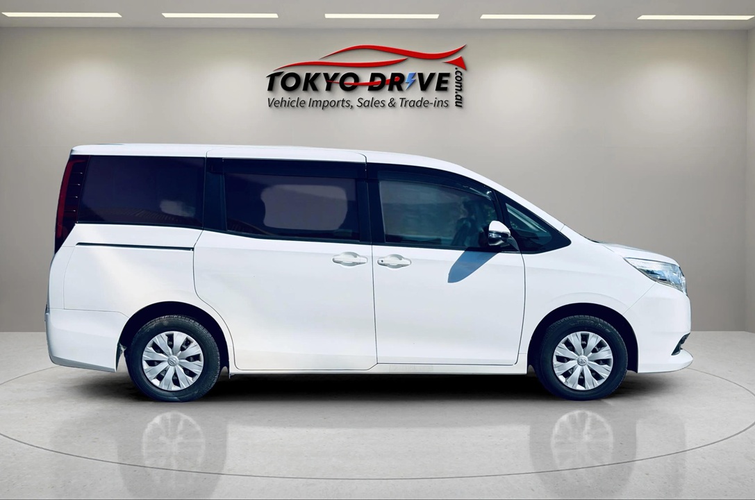 T129-2014-toyota-noah-welcab-1