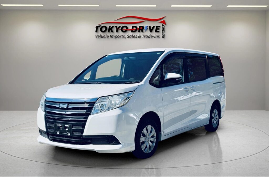 T129-2014-toyota-noah-welcab-2